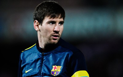 BET5体育热议-拉姆塞与年轻球员分享经验